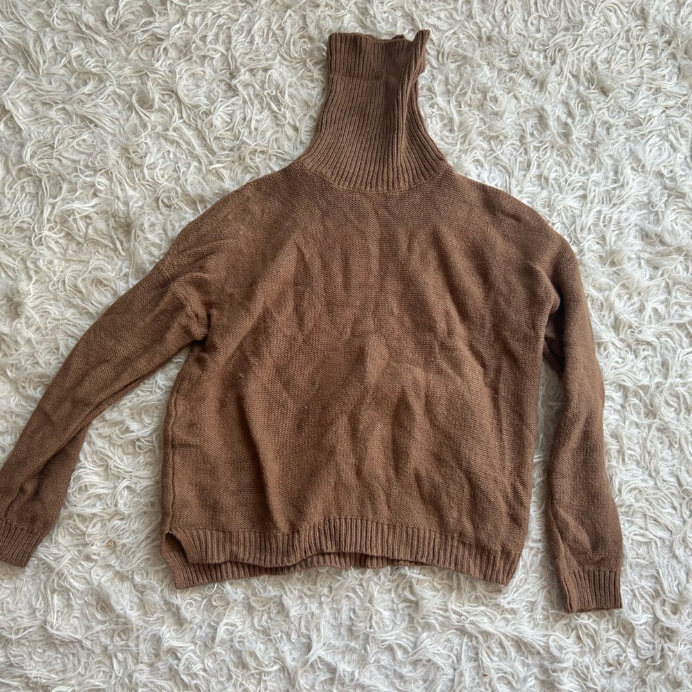 Zara beige short sweater size medium